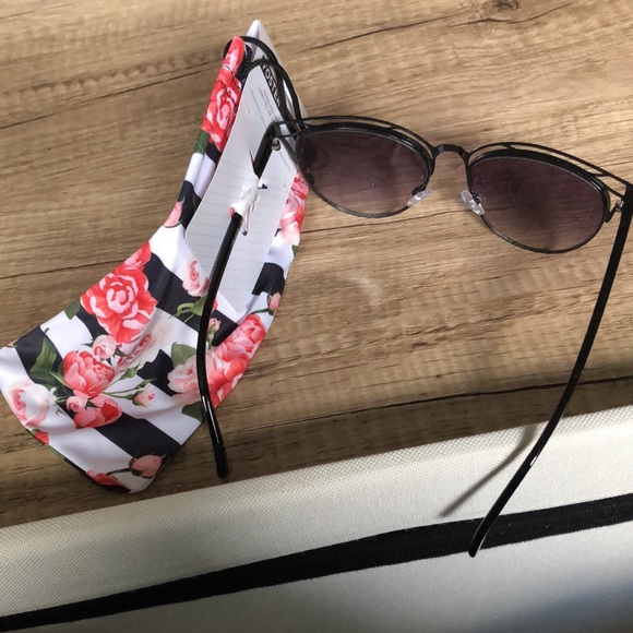 Sunglasses 😎 - Picture 5 of 8